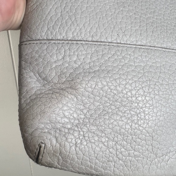 Kate Spade grey/silver pebble leather crossbody with adjustable strap - Picture 12 of 16